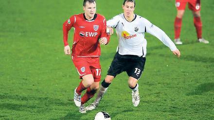 Oft unauffällig, aber mannschaftsdienlich. Julian Prochnow (links), hier im Duell mit Sandhausens Tim Danneberg, will mit dem SV Babelsberg 03 morgen daheim endlich den ersten Sieg gegen den SVS.