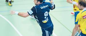 Treffsicher, aber am Ende enttäuscht. Alexander Urban warf gegen die HSG Düsseldorf am Freitagabend sechs Tore, kassierte mit dem VfL Potsam aber trotzdem mit einen 30:34 die erste Heimniederlage dieser Saison.