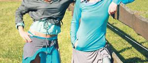 Manuela Giese (rechts) mit Nadine Zechlin in Stücken aus der ersten Kollektion.