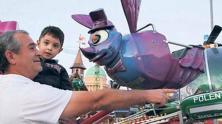 Am Freitag beginnt der Rummel. Der vierjährige Gabriel und sein Opa freuen sich schon.