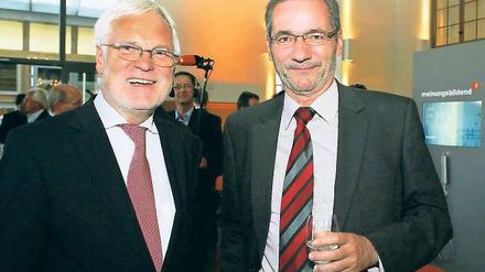 Gratulation. ZDF-Intendant Schächter mit Ministerpräsident Platzeck (v.l.).
