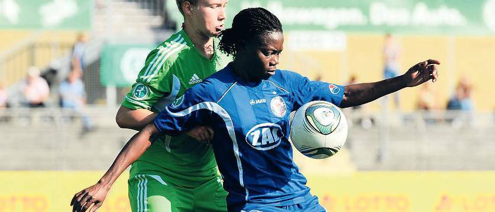 Vollstreckt und vorbereitet. Turbines Genoveva Anonma (rechts, gegen die Josephine Henning) traf gestern zum 1:0 und legte kurz darauf für Yuki Nagasato auf.