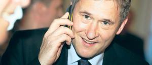 Auch die telefonischen Gratulanten ließen gestern Abend im Rathaussaal von Michendorf nicht lange auf sich warten.