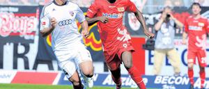 Nicht zu stoppen. Unions John Jairo Mosquera (re.) hat derzeit einen Lauf.