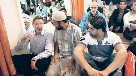 Beim Freitagsgebet: Oberbürgermeister Jann Jakobs besuchte Muslime.