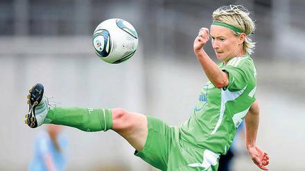 Sie trifft und trifft. Im Frühjahr 2011 wurde Conny Pohlers zum dritten Mal Bundesliga-Torschützenkönigin, in dieser Saison erzielte sie bereits vier Treffer für den VfL Wolfsburg, mit dem sie am Sonntag ihren Ex-Verein Turbine Potsdam empfängt.