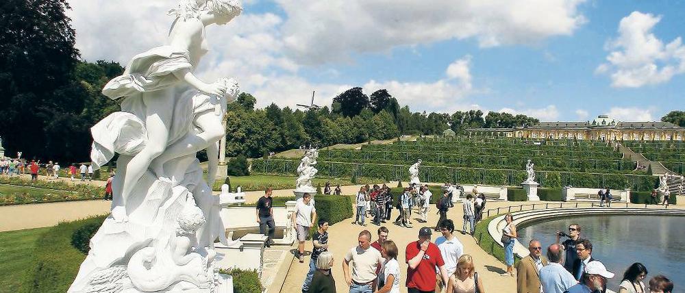 Besuchermagnet. Das Schloss Sanssouci und sein Park haben im vergangenem Jahr 323 890 Touristen angelockt. Es ist damit das beliebteste Ausflugsziel für Gäste aus aller Welt, die immer öfter in Potsdam Halt machen.