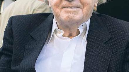 Friedrich Mielke gestern am 90. Geburtstag im „Güldenen Arm“.