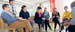 Wollen Sanitätsdienste gründen: weißrussische Jugendliche in Michendorf.