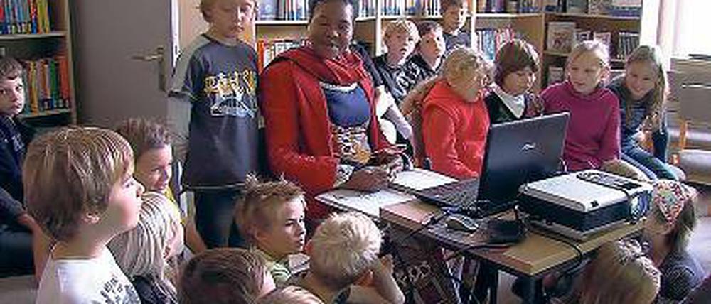 Unterricht zum Anfassen. Koko N’Diabi Affo-Tenin an der Goethe-Schule.