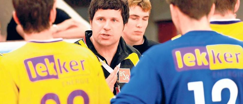 Seit gut zwei Jahren bei den Füchsen. Der Potsdamer Alexander Haase tritt als Co-Trainer mit dem Berliner Erstligisten heute im DHB-Pokal beim 1. VfL an.