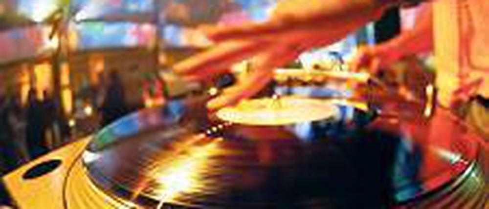 Buntes Business. Das Spektrum der Berufe reicht vom Tonmeister über den Manager, Promoter und Konzertveranstalter bis zum Sänger oder Musiker.