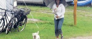 Verregnete Saison. Die teils heftigen Regengüsse wie hier am Stolpsee im Kreis Uckermark haben den Campingplatzbetreibern das Geschäft vermiest. Im Juli lag die Zahl der Übernachtungen knapp zwölf Prozent unter dem Ergebnis des Vorjahresmonats.