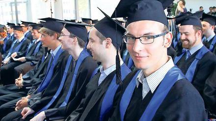 Akademische Weihen. Tobias Schubotz (21) ist einer von 119 Absolventen des Hasso-Plattner-Instituts, die am Freitag am Campus Griebnitzsee verabschiedet wurden.