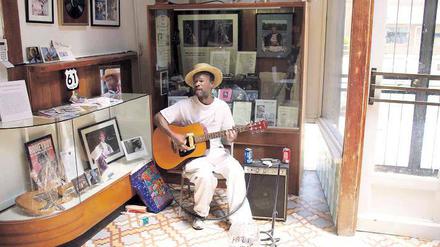 Viel Platz für nostalgische Schätze. Das Blues Museum gehört zu den liebenswerten Attraktionen am Highway 61. Auch hier wird natürlich geklampft.