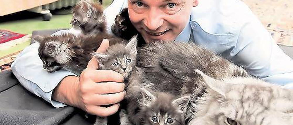 Sanfter Riese. Lokalmatador „Diego“ und sein Nachwuchs.