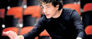 Das Orchester ist sein Instrument. Der Dirigent Francesco Angelico.