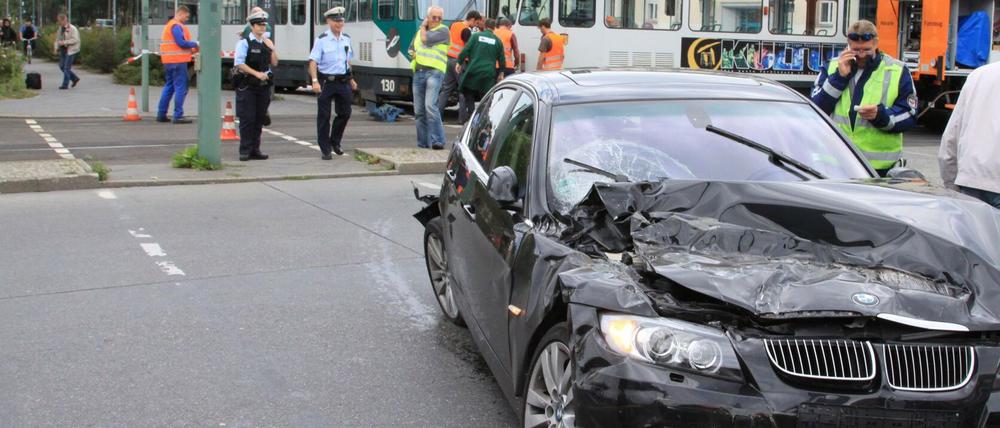 Der Unfall der Straßenbahn mit einem BMW ereignete sich am Hauptbahnhof Potsdam.