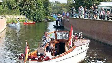 Offener Kanal. Mit Volkmar Näders historischem Boot kam Jann Jakobs.