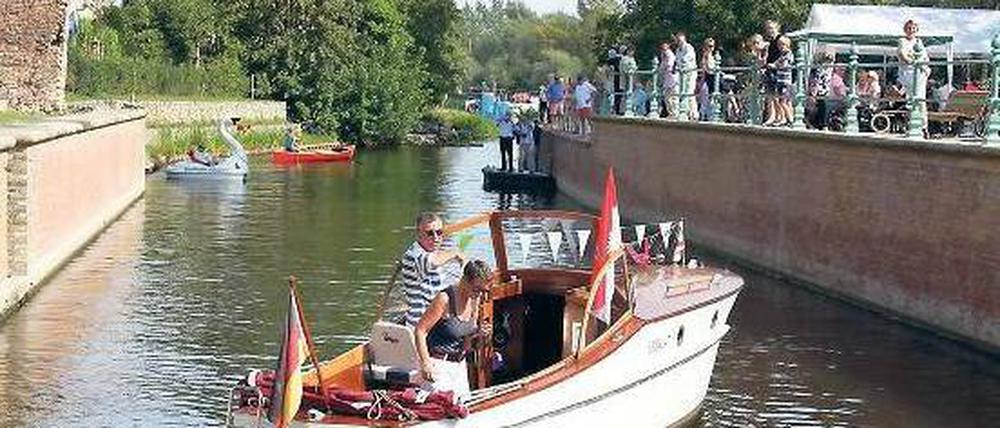 Offener Kanal. Mit Volkmar Näders historischem Boot kam Jann Jakobs.