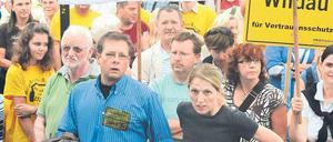 Gegen Fluglärm. Demonstration von Fluglärm-Gegnern am Samstag in Schönefeld. Die Volksinitiative für ein absolutes Nachtflugverbot am neuen Hauptstadtflughafen in Schönefeld hat nach eigenen Angaben 33 400 Unterschriften gesammelt.