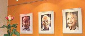 Jahrhundertmenschen zeigt eine Fotoausstellung in den Räumen von „Schickes Altern“.