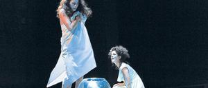 Wenn das scheinbar Unmögliche passiert. Patrizia Carlucci (l.) als Victoire und Marianna Linden als Josephine von Carayon in „Schach von Wuthenow“.