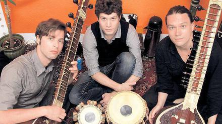 Drei für den Raga. Matyas Wolter, Fabian Bakels und Sebastian Dreyer (v.l.) haben sich der klassichen indischen Musik verschrieben.