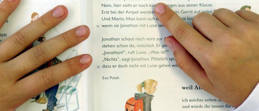 Im Streit über die geplanten staatlichen Einsparungen wollen Land und Kirche eine Lösung für die freien Schulen suchen.