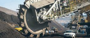 Abgebaggert. Ausgerechnet der bei Vattenfall für Umsiedlungen von Dörfern verantwortliche Manager soll bei seiner Doktorarbeit geschummelt haben. Der Energiekonzern weist diese Vorwürfe zurück.