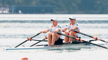 Starkes Rennen. Schlagmann Stephan Krüger (links) aus Rostock und Hans Gruhne aus Potsdam am Freitag auf dem Weg zur WM-Silbermedaille.