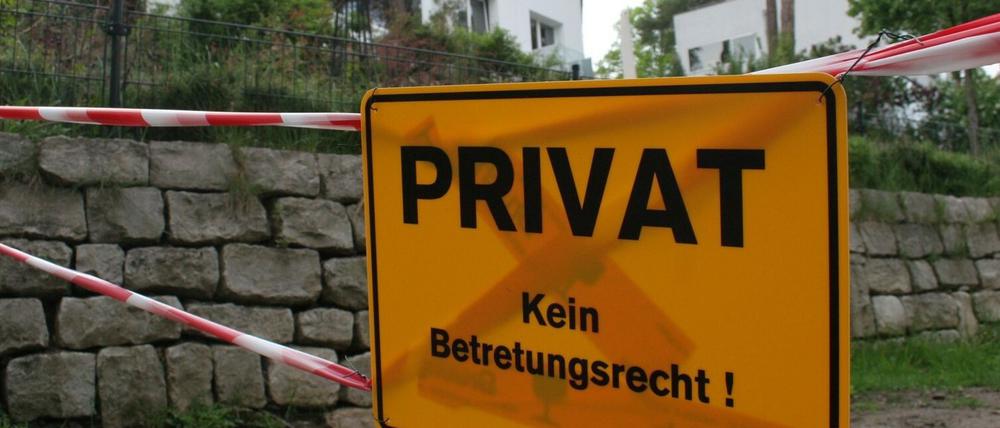 Kein Durchkommen. Der Uferweg am Groß Glienicker See bleibt Streitobjekt.