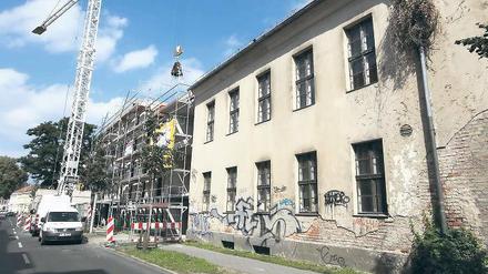 Einst Soldatenkrankenhaus: Das ehemalige Garnison-Lazarett in der Schopenhauerstraße soll im kommenden Jahr saniert werden und Studenten oder Singles Wohnraum bieten. Im Neubau daneben entstehen Eigentumswohnungen.