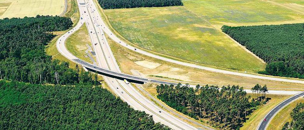 Neuer Vorschlag der Bürgerinitiative: An dem rot gekennzeichneten Abschnitt am Dreieck Nuthetal in Richtung Michendorf sollen zusätzliche Lärmschutzwälle oder -wände entstehen.
