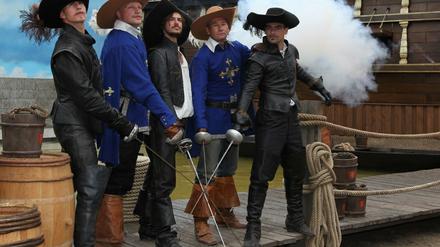 „Einer für alle, alle für einen!“ Den Schlachtruf der „Drei Musketiere“ können die Filmparkbesucher ab 1. April 2012 in der neuen Show vernehmen. Sie spielt in den Kulissen des 3D-Films, der am Donnerstag in den Kinos angelaufen ist.