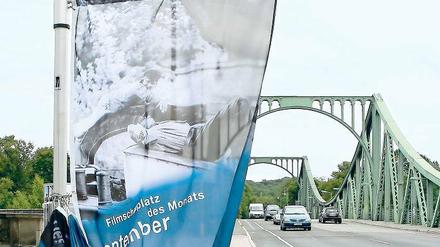 „Heile Welt“: Erinnerung an den Filmschauplatz Glienicker Brücke.