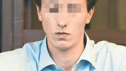 Im Prozess wegen der brutalen Attacke auf dem U-Bahnhof Friedrichstraße hat die Jugendgerichtshilfe für den 18-jährigen Torben P. eine Bewährungsstrafe empfohlen.