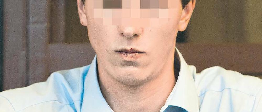 Im Prozess wegen der brutalen Attacke auf dem U-Bahnhof Friedrichstraße hat die Jugendgerichtshilfe für den 18-jährigen Torben P. eine Bewährungsstrafe empfohlen.