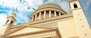 Erst auf den zweiten Blick ist zu erkennen, dass die Fassade der Nikolaikirche aus drei verschiedenen Farbtönen besteht: rötlich, grünlich und ockerfarben. Die Mischungen stammen aus einer Spezialfirma in der Schweiz.