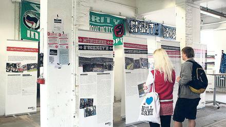 Sichtbar. Zur Ausstellung gehören neben Schautafeln auch viele Fanzines, Plakate, Sticker und Fanartikel.