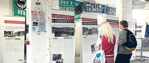 Sichtbar. Zur Ausstellung gehören neben Schautafeln auch viele Fanzines, Plakate, Sticker und Fanartikel.