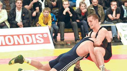 Klarer Fall. Der siebenfache ungarische Meister Daniel Hlavati setzte sich am Samstag in Zella-Mehlis mit Schultersieg durch. Er kämpft bereits in der dritten Saison für den RC Germania Potsdam.