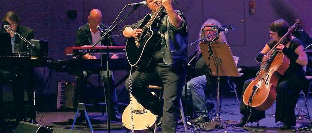 Im Kreis der Seinen. Der Schauspieler und Musiker Axel Prahl.