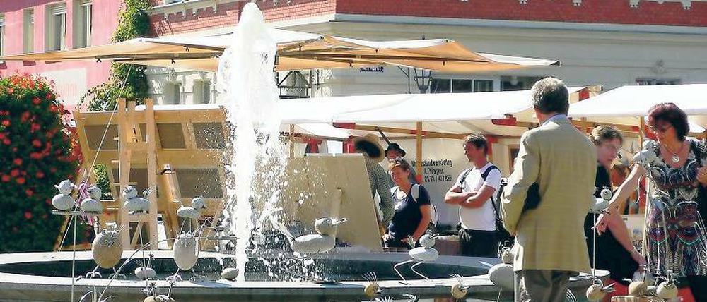 Andrang trotz Sperrung: Die erste Kunstinsel im vergangenen Jahr.