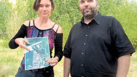 Wollen ein Tierheim bei Fahrland bauen: Imme Hackmann und Niklas Wanke vom Potsdamer Tierschutzverein.