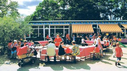 Sommerfest. Häufig kommen Kinder, Eltern und Pädagogen zusammen.