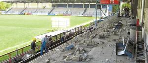 Ein Trümmerfeld. Während gestern Nachmittag auf der Haupttribüne im Karl-Liebknecht-Stadion weiter fleißig gewerkelt wurde, herrschte nebenan in der Geschäftsstelle des SVB gespenstische Stille.