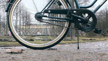 Erlaubt und doch verboten: Das Amtsgericht hat das Schiebeverbot für Fahrräder vor fast einem Jahr kassiert, doch die Stiftung bleibt bei ihrer Regelung. Bußgelder werden allerdings nicht mehr verhängt.