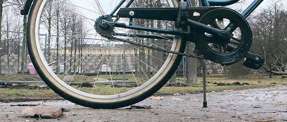 Erlaubt und doch verboten: Das Amtsgericht hat das Schiebeverbot für Fahrräder vor fast einem Jahr kassiert, doch die Stiftung bleibt bei ihrer Regelung. Bußgelder werden allerdings nicht mehr verhängt.