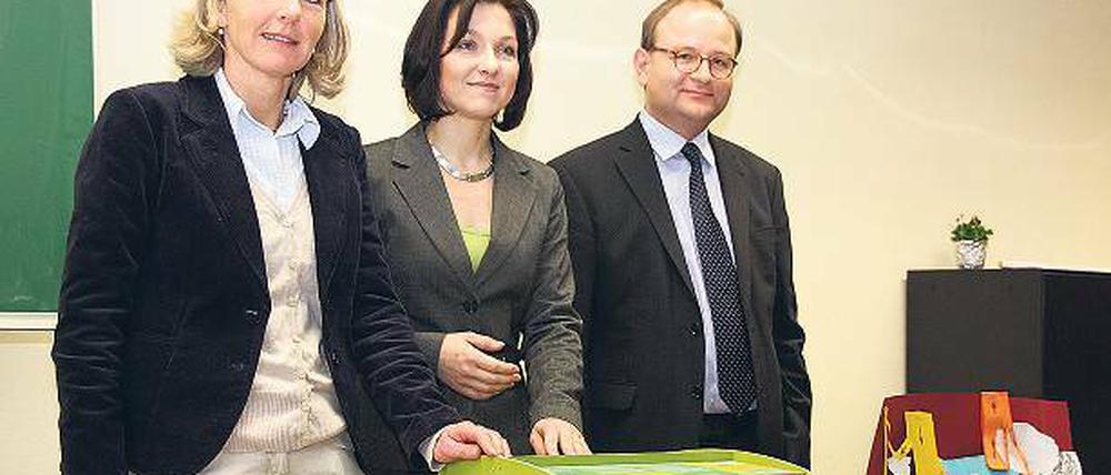 Klimarettung. Bettina Maes, Katherina Reiche und Ottmar Edenhofer diskutierten gestern mit Schülern der Marienschule über Klimawandel und Umweltschutz.